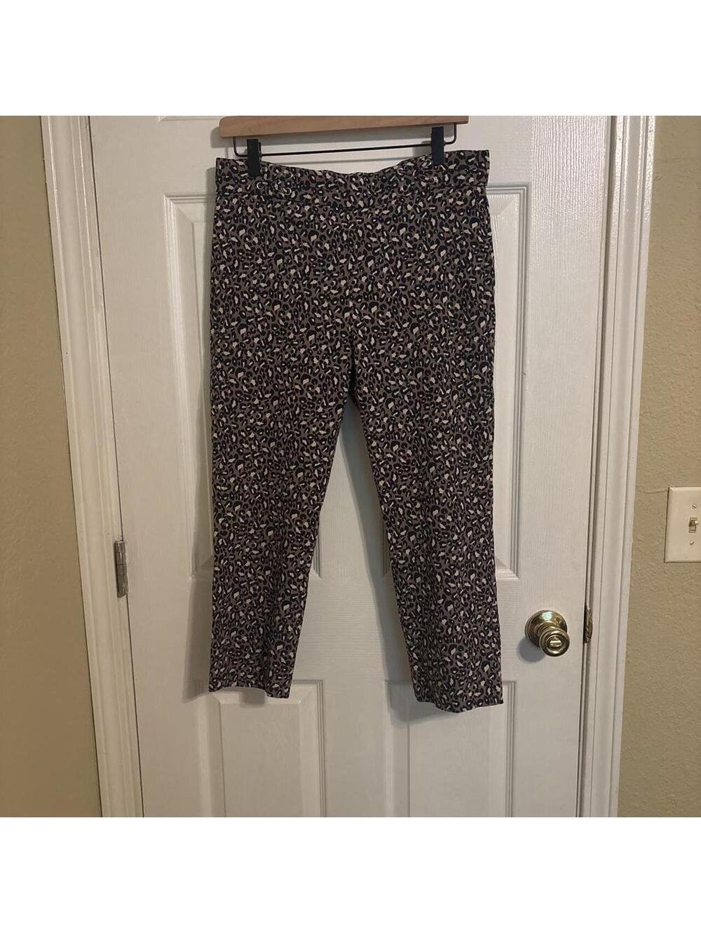 Brown &‎ black leopard print capri pants. Small snag featured in photo 2